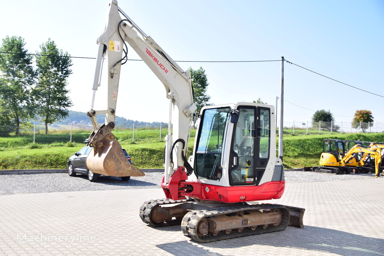 미니 굴착기 Takeuchi TB250